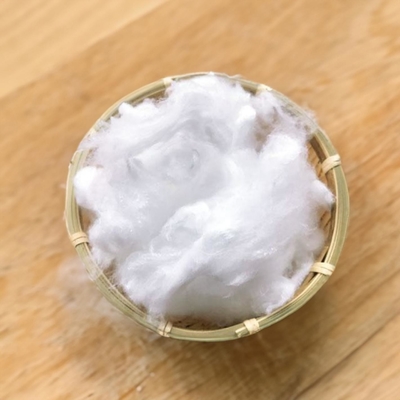 Fabrication à partir de fibres de polyester à faible fusion, en coton dur, pour tissus non tissés durables